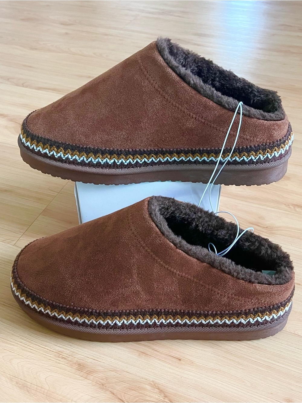 Unltd Women's Brown Suede Slip-On Slippers Faux Fur Lined 9.0 US